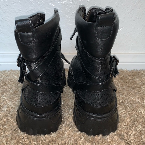 Simmi Shoes combat boot - NEVER BEEN WORN - Picture 3 of 3